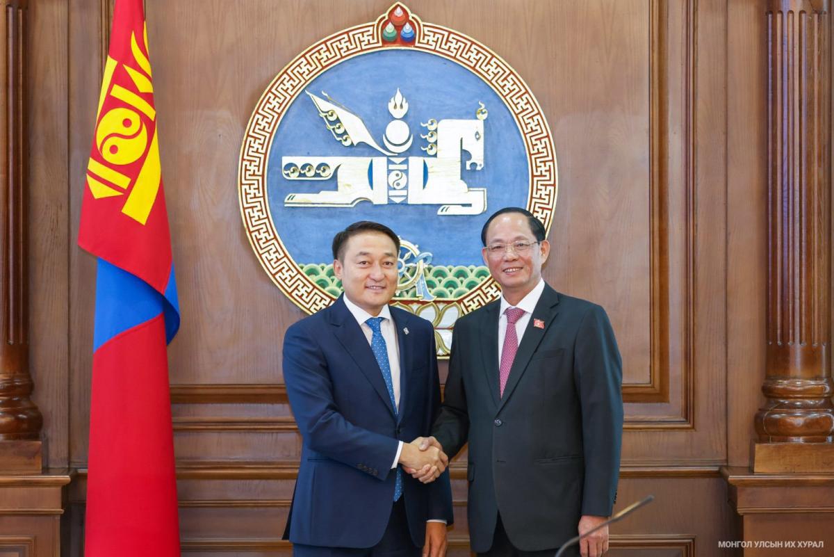 УИХ-ын дарга Д.Амарбаясгаланд Бүгд Найрамдах Социалист Вьетнам Улсын Үндэсний Ассамблейн Тэргүүн дэд дарга Чан Куанг Фыөнг бараалхлаа