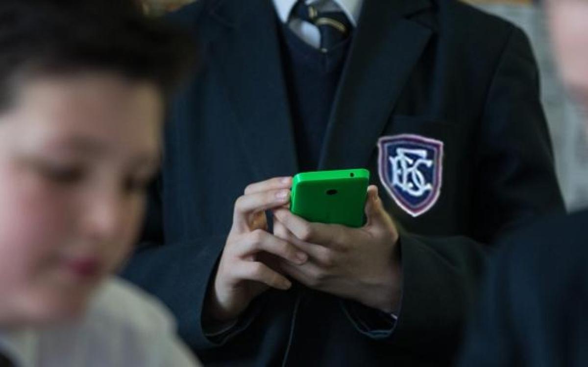 16 НАСАНД ХҮРЭЭГҮЙ ХҮҮХДИЙГ НИЙГМИЙН СҮЛЖЭЭНД БҮРТГЭХИЙГ ХУУЛИАР ХЯЗГААРЛАНА