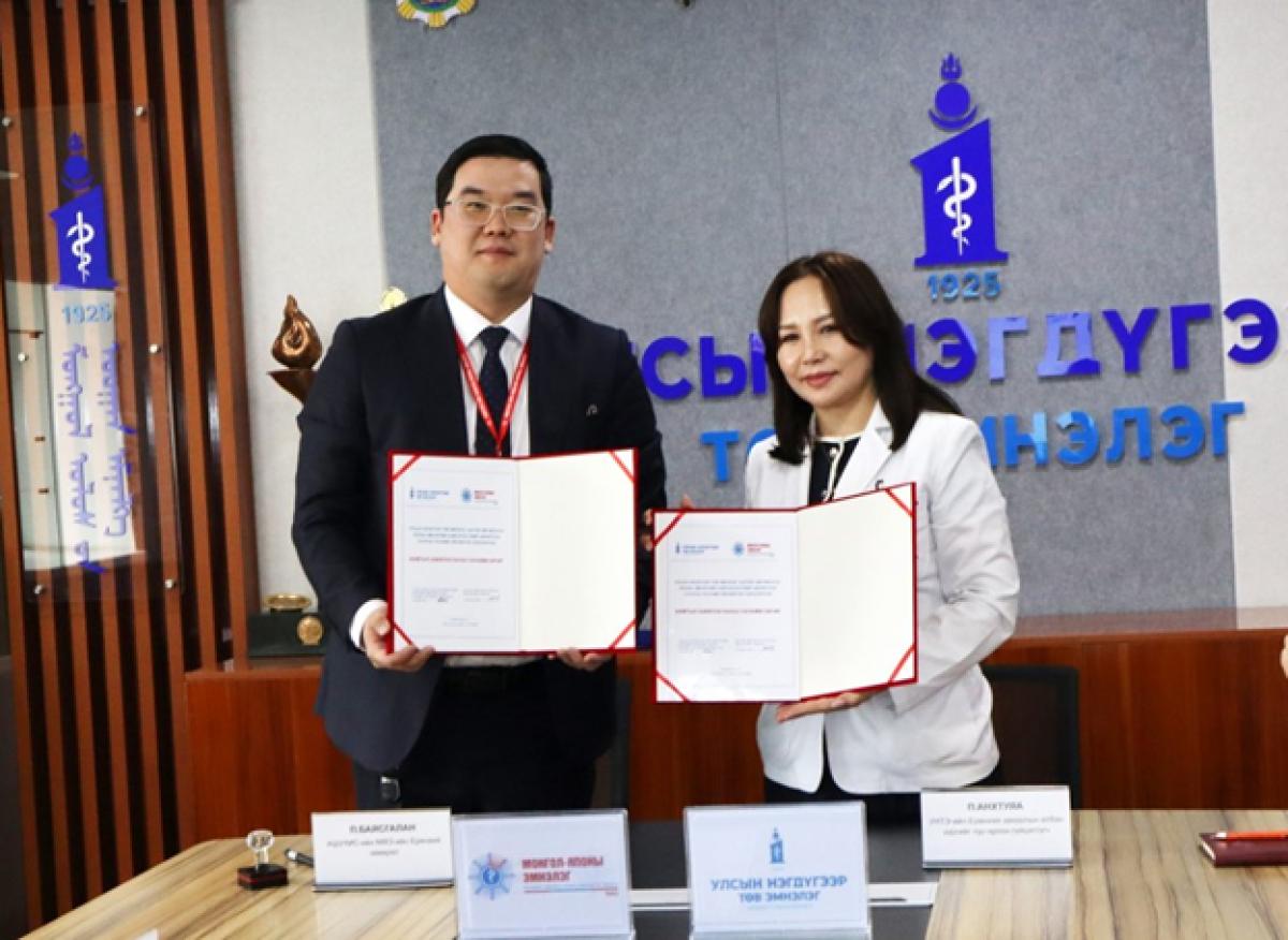 УЛСЫН НЭГДҮГЭЭР ТӨВ ЭМНЭЛЭГ АШУҮИС-ИЙН МОНГОЛ-ЯПОНЫ ЭМНЭЛЭГТ БӨӨР ШИЛЖҮҮЛЭН СУУЛГАХ ТУСЛАМЖ ҮЙЛЧИЛГЭЭГ НЭВТРҮҮЛЭХЭД ХАМТРАН АЖИЛЛАНА