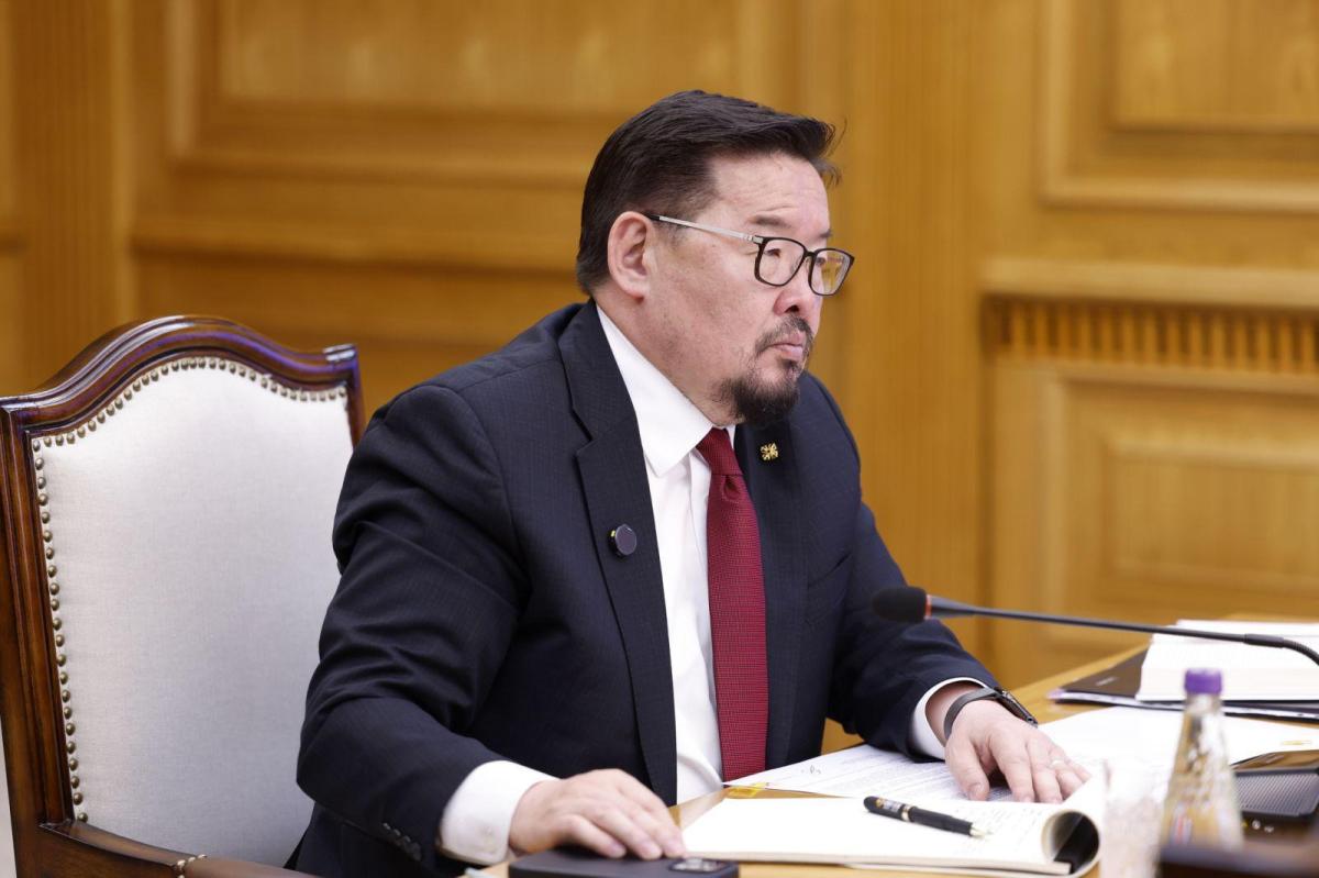 ЕРӨНХИЙ САЙДЫН АЛБЫГ ХАШИЖ ЭХЭЛСЭНЭЭС ХОЙШ Г. ЗАНДАНШАТАР ТАНХИМДАА ХОЁР ДАХЬ СЭЛГЭЭГЭЭ ХИЙЛЭЭ