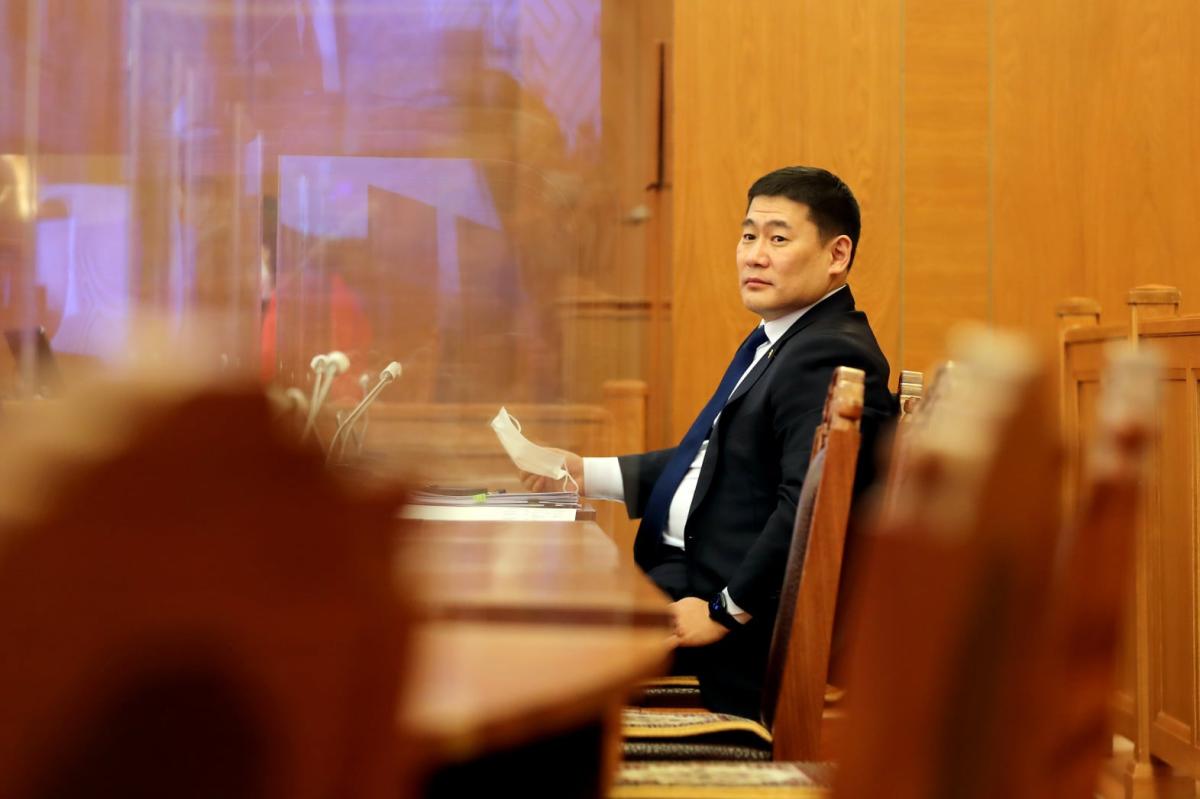 Л.ОЮУН-ЭРДЭНЭ: Б.ЭНХБАЯР 1.3 САЯ $ АВЛИГАД АВСАН