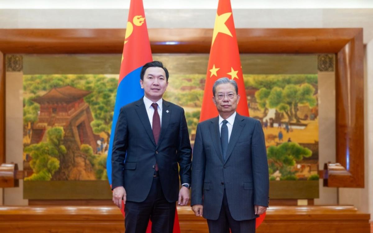 УИХ-ЫН ДАРГА Н.УЧРАЛ ХЯТАДЫН КОММУНИСТ НАМЫН УРИЛГААР ТУС УЛСАД АЙЛЧИЛЖ БАЙНА