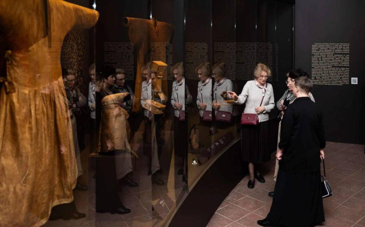 КРЕМЛИЙН МУЗЕЙД ОРОСЫН НУТАГТ ХАДГАЛАГДАЖ ҮЛДСЭН ЧИНГИС ХААНЫ ТҮҮХЭН ӨВ ДУРСГАЛЫГ ДЭЛГЭЛЭЭ