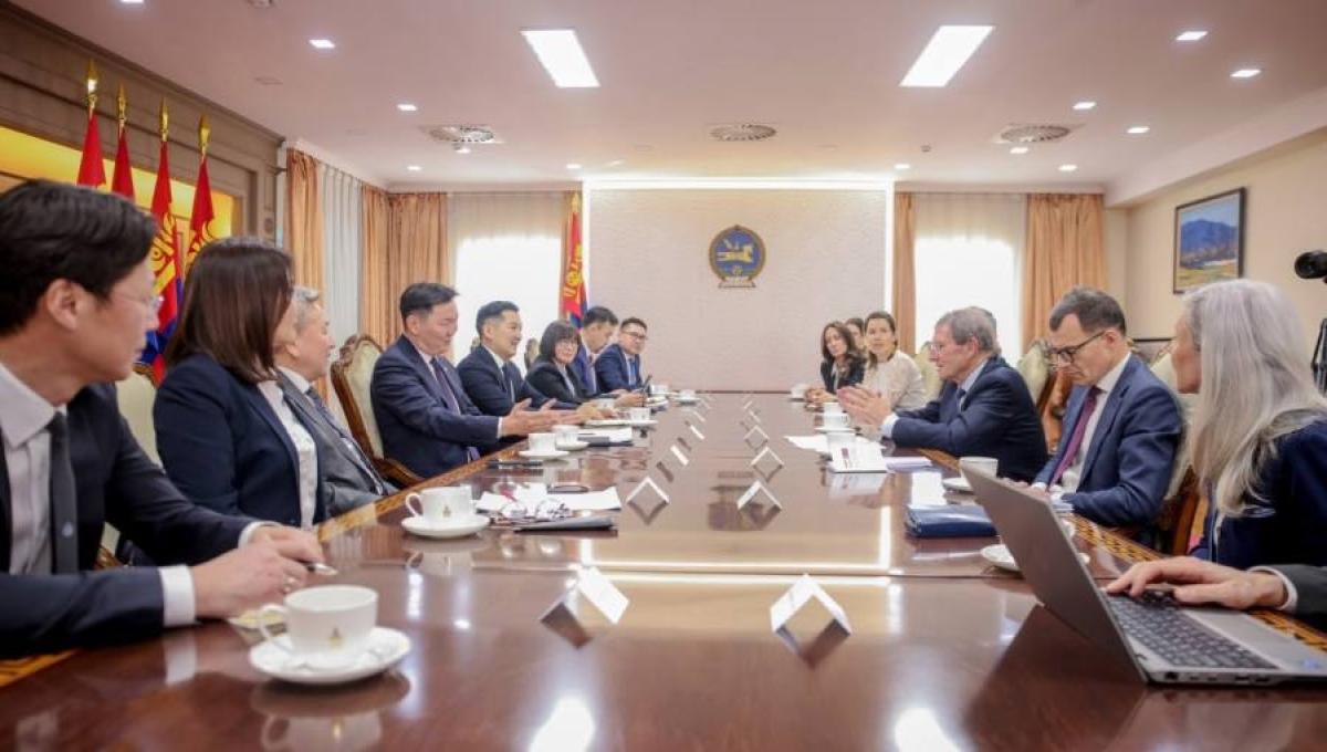 ЛЮКСЕМБУРГИЙН ИХ ГҮНТ УЛСЫН ПАРЛАМЕНТЫН ГАДААД БОДЛОГЫН БАЙНГЫН ХОРООНЫ ДАРГА АЙЛЧИЛЖ БАЙНА