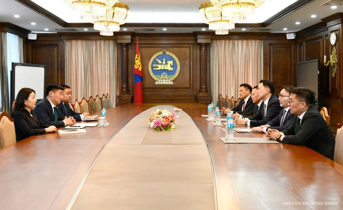 УИХ-ЫН ДАРГА С.БЯМБАЦОГТ ПАРЛАМЕНТ ДАХЬ ТАВАН НАМЫН УДИРДЛАГУУДТАЙ УУЛЗАН САНАЛ СОЛИЛЦЛОО