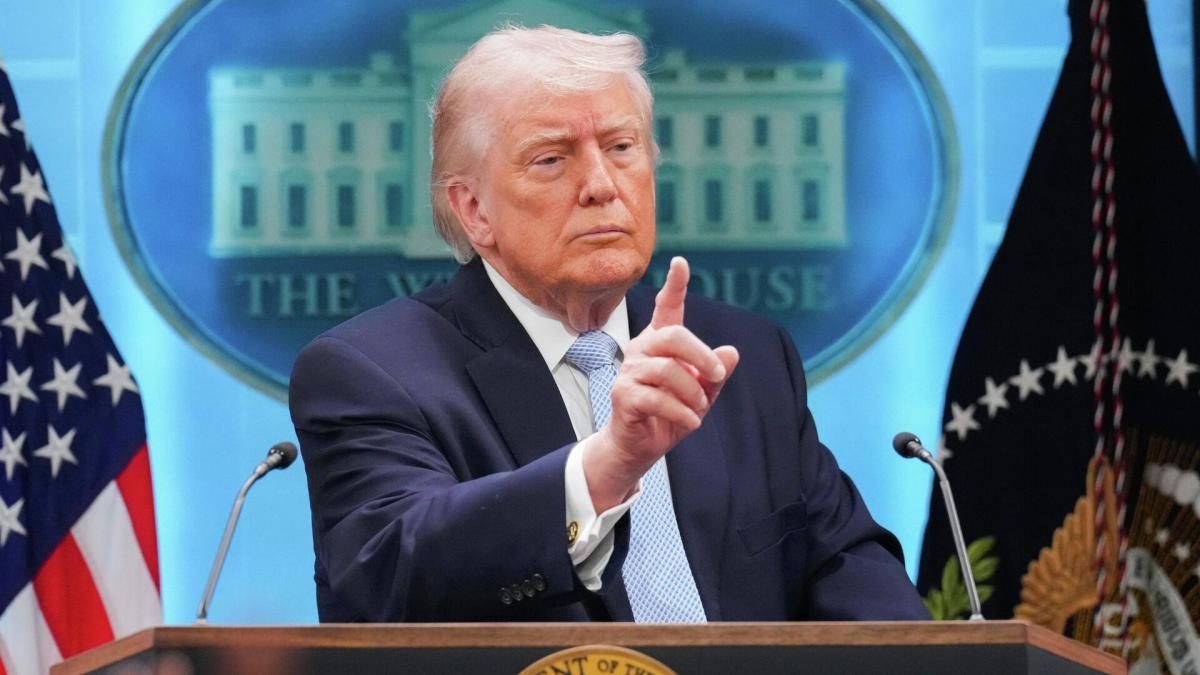 ТРАМП ИРАНЫ САНАЛЫГ ХҮЛЭЭН АВЧ, ТЕГЕРАН ОРМУЗЫН ХООЛОЙГ НЭЭХЭЭР ЗӨВШӨӨРЛӨӨ