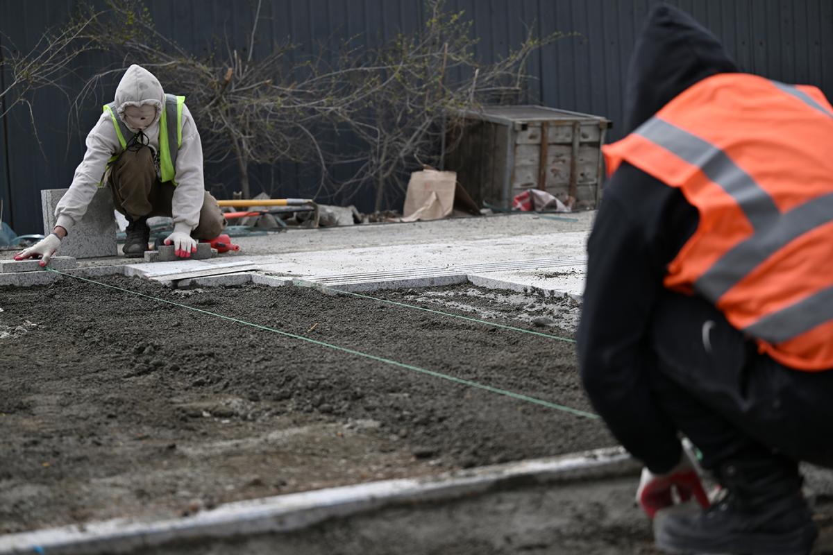 ТАВАН БАЙРШИЛД ЯВГАН ХҮНИЙ ЗАМ ШИНЭЧЛЭХ АЖИЛ ҮРГЭЛЖИЛЖ БАЙНА