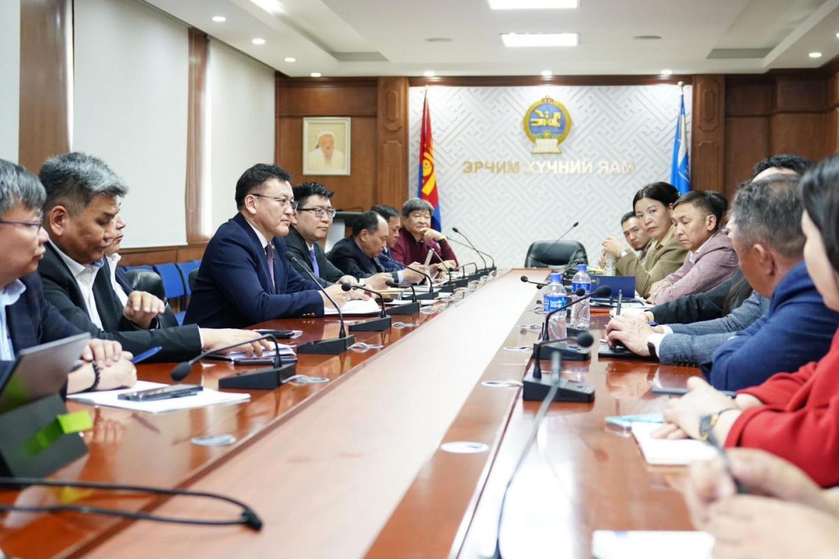 Б.НАЙДАЛАА: САЛБАРЫН 17,000 АЖИЛЛАГСДЫН ЭРХ АШГИЙГ НЭР ТЭРГҮҮНД ТАВИХ НЬ МАШ ЧУХАЛ, ДЭВШҮҮЛСЭН АСУУДАЛ БҮРИЙГ СУДАЛЖ, ҮЕ ШАТТАЙГААР ШИЙДВЭРЛЭНЭ