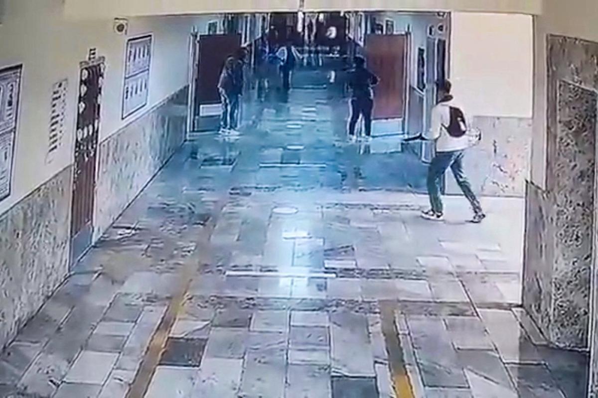 ТУРКЭД 13 НАСТАЙ ХҮҮ СУРГУУЛЬДАА ГАЛТ ЗЭВСЭГ БАРИН ИРЖ ХАЛДЛАГА ҮЙЛДЖЭЭ