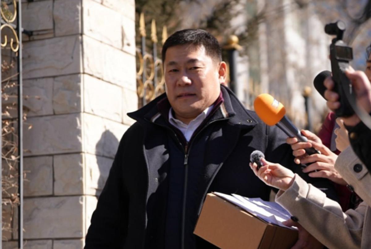 "Л.ОЮУН-ЭРДЭНИЙГ МӨНГӨ УГААСАН ХЭРГЭЭР ШАЛГАЖ БАЙНА"