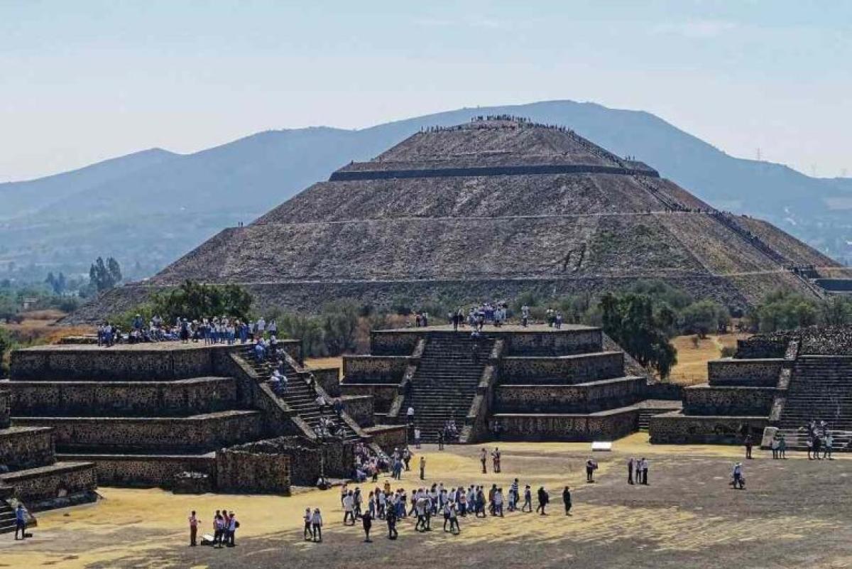 МЕКСИКИЙН ЭРТНИЙ ПИРАМИДЫН ДЭРГЭД КАНАДЫН ИРГЭН АМИА АЛДЖЭЭ