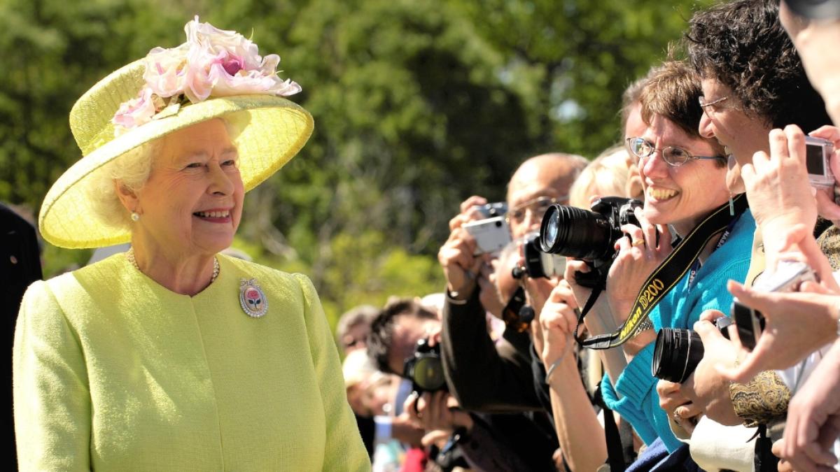 ИХ БРИТАНИЙН ХАТАН ХААН 2-Р ЭЛИЗАБЕТЫН 100 ЖИЛИЙН ОЙД ЗОРИУЛСАН ҮЗЭСГЭЛЭН НЭЭГДЛЭЭ