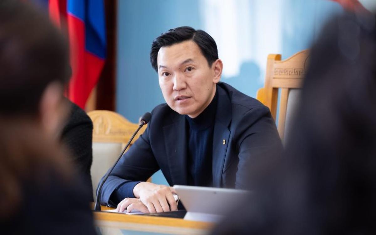 ЕРӨНХИЙ САЙД Н.УЧРАЛ:  &ldquo;МЭДЭЭЛЛИЙН ТЕХНОЛОГИЙН САЛБАР ТӨРИЙН ЗУРШЛААС ХУВИЙН ХЭВШИЛ РҮҮ ШИЛЖИНЭ, &ldquo;ЧӨЛӨӨЛЬЕ&rdquo; САНААЧИЛГААР ЧӨДРИЙГ ТАЙЛАХЫН ТӨЛӨӨ АЖИЛЛАНА