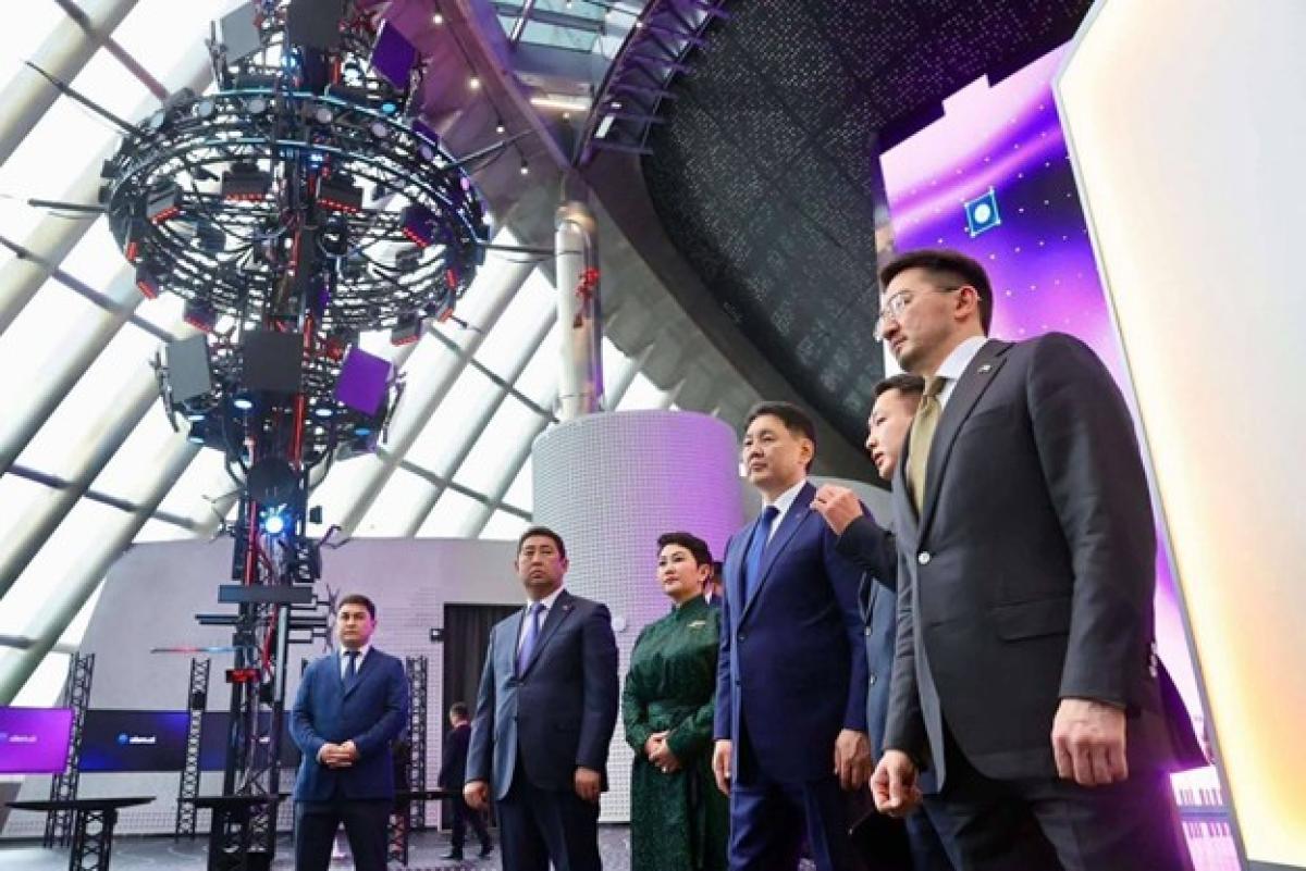 ЕРӨНХИЙЛӨГЧ У.ХҮРЭЛСҮХ АСТАНА ХОТЫН ХИЙМЭЛ ОЮУН УХААНЫ &ldquo;ALEM.AI&rdquo; ТӨВД ЗОЧИЛЛОО