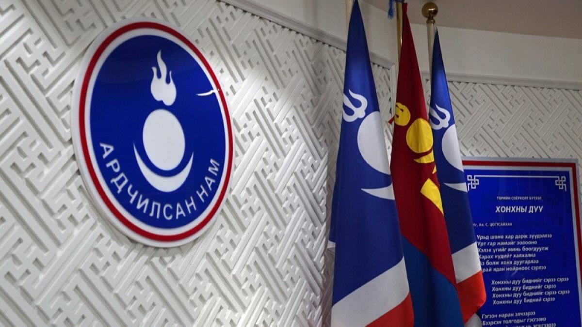 ӨНӨӨДӨР АРДЧИЛСАН НАМЫН ГЕНСЕК БОЛОН ДЭД ДАРГА НАРАА ТОМИЛОГДОНО