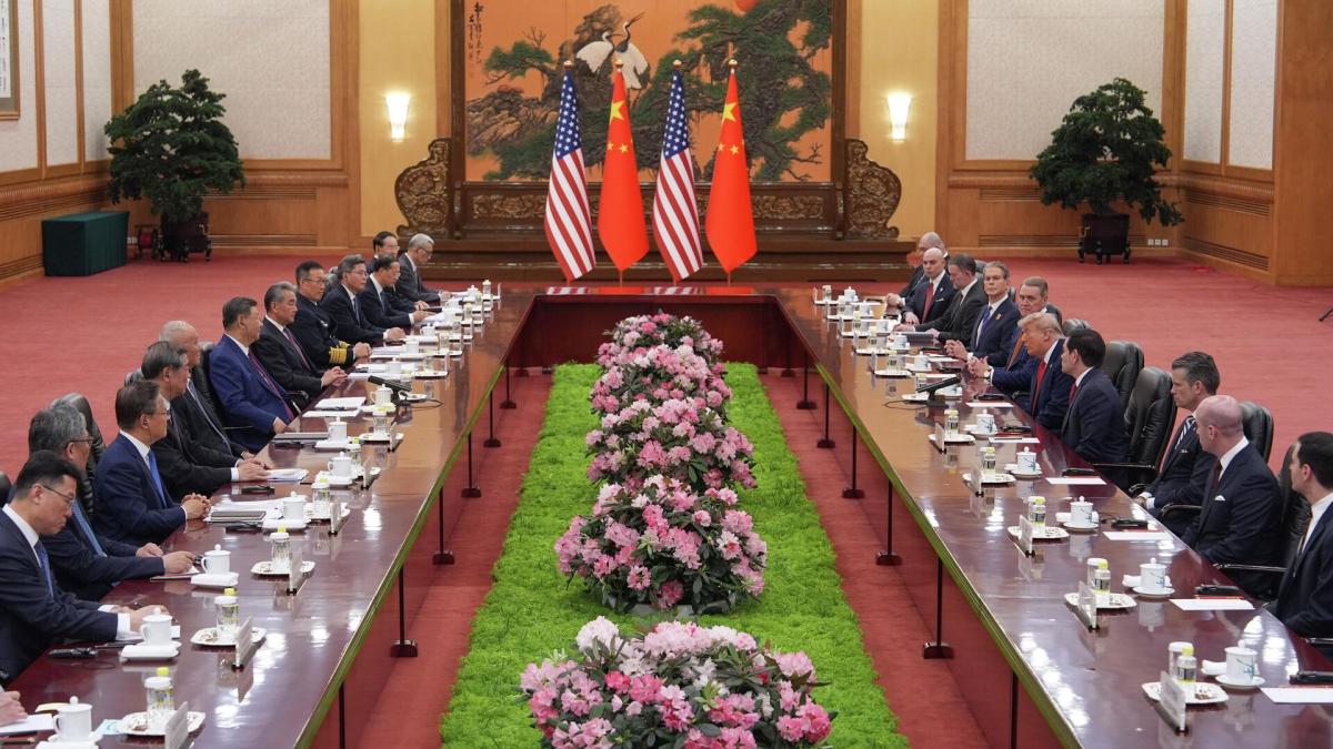 ТРАМП ХЯТАД УЛСТАЙ БАТ БЭХ, САЙН ХАРИЛЦАА ТОГТООХЫГ ХҮСЧ БАЙНА