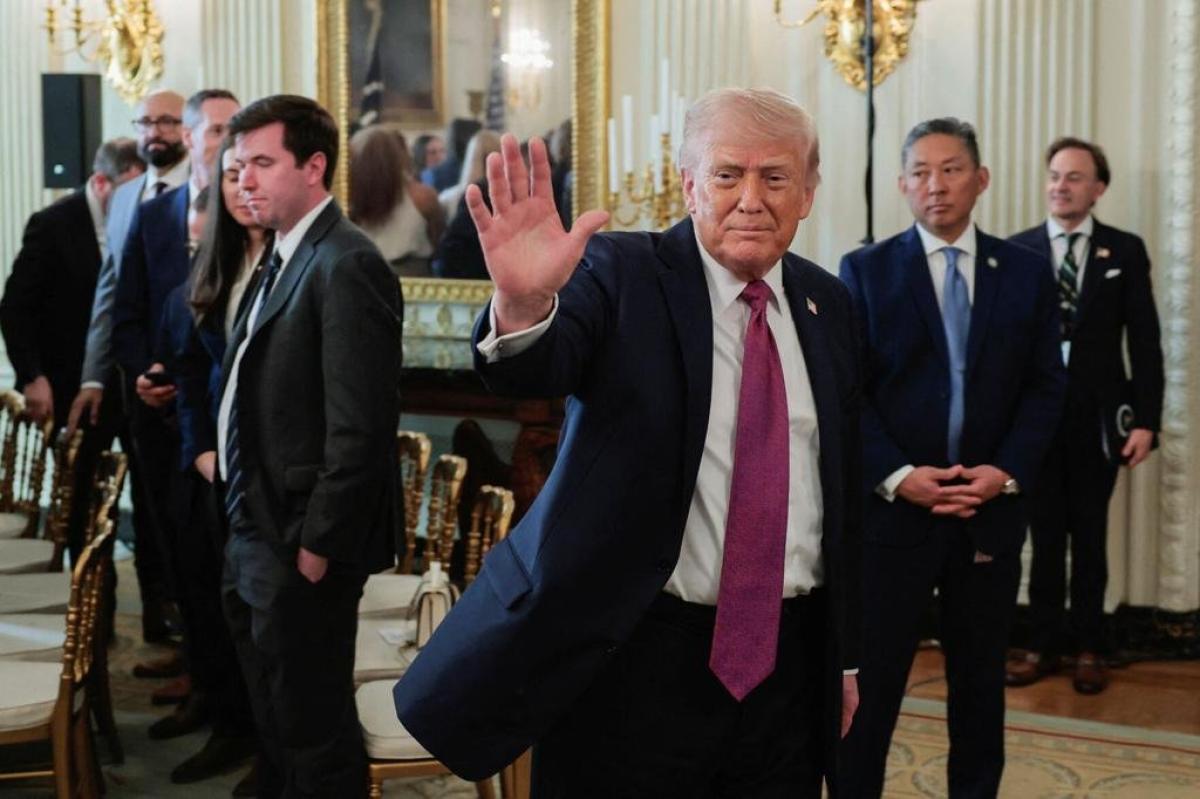 ТРАМПЫН ИРАНЫ АСУУДЛААРХ ДАРААГИЙН АЛХАМ ЮУ БАЙХ ВЭ?