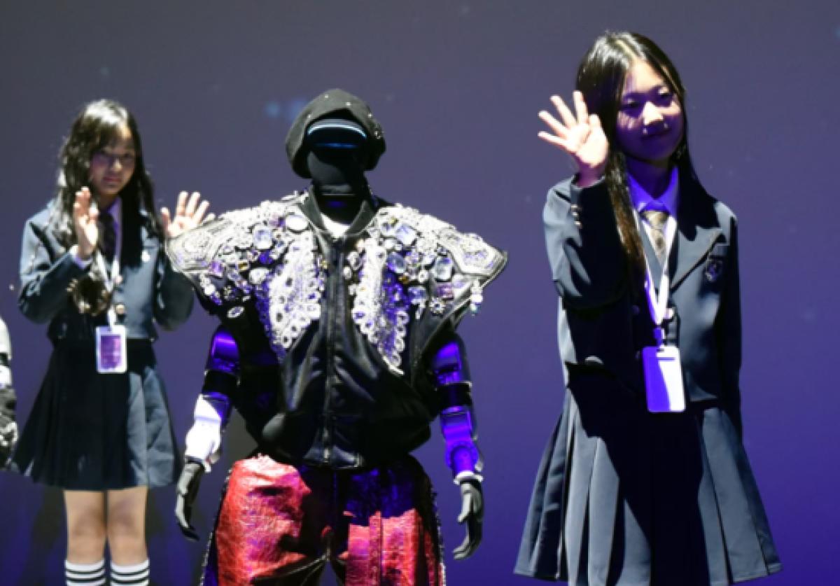 СӨҮЛД ДЭЛХИЙН АНХНЫ РОБОТ ПАРК БОЛОХ GALAXY ROBOT PARK АЛБАН БУС НЭЭЛТЭЭ ХИЙЖЭЭ