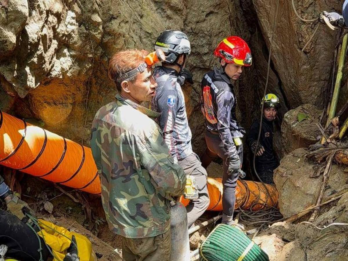 ЛАОСЫН АГУЙД ГАЦСАН ХҮМҮҮСИЙГ АВРАХААР ТАЙЛАНДЫН АВРАГЧИД НЭГДЖЭЭ