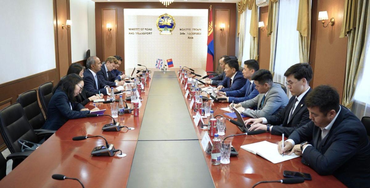 ТӨМӨР ЗАМЫН СТРАТЕГИЙН ТӨСЛҮҮДЭД САНХҮҮЖИЛТ ТАТАХ БОЛОМЖИЙГ ХЭЛЭЛЦЭВ