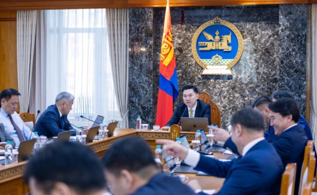 Н.УЧРАЛ: МОНГОЛЫН БАЯЛАГ МОНГОЛЧУУДДАА