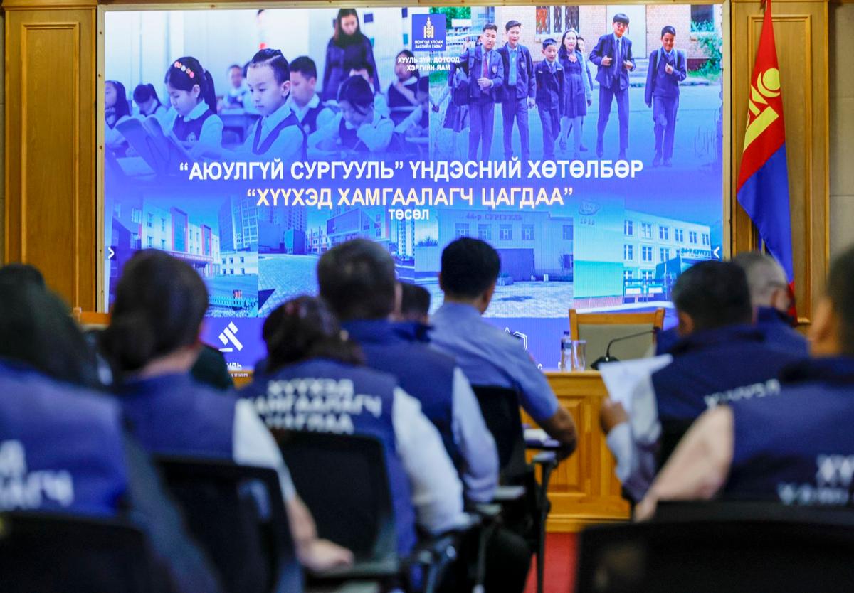 НИЙСЛЭЛИЙН 34 СУРГУУЛЬД “ХҮҮХЭД ХАМГААЛАГЧ ЦАГДАА“ АЖИЛЛАНА