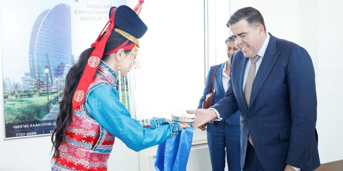 АВСТРАЛИЙН ПАРЛАМЕНТЫН ТӨЛӨӨЛӨГЧДИЙН ТАНХИМЫН ДАРГА МИЛТОН ДИК МОНГОЛ УЛСАД АЙЛЧИЛЛАА