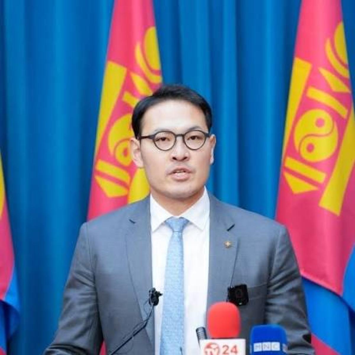 Э.БАТШУГАР: ЗУРГАА ХҮРТЭЛХ НАСНЫ ХҮҮХЭД НЬ ӨВДСӨН ЭЦЭГ ЭХЭД АЖЛЫН ТАВАН ӨДРИЙН ЦАЛИНТАЙ ЧӨЛӨӨ ОЛГОНО