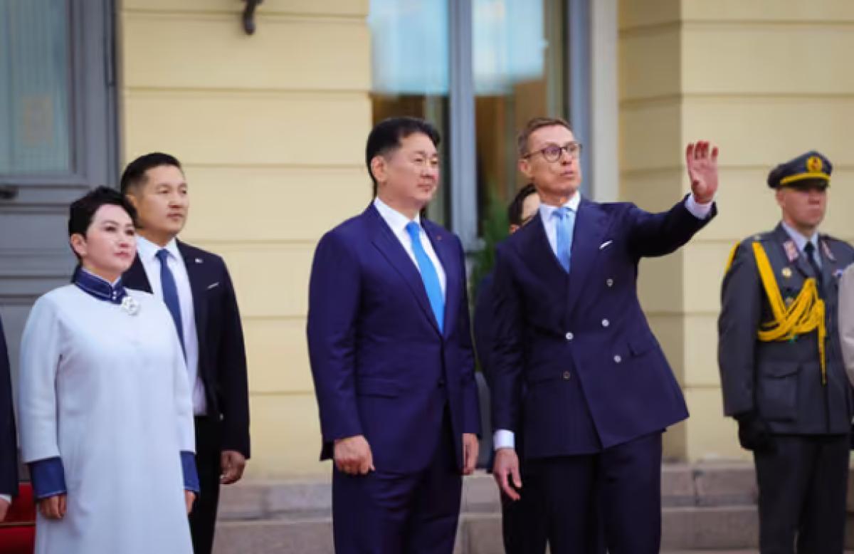 ЕРӨНХИЙЛӨГЧ У.ХҮРЭЛСҮХИЙГ ФИНЛАНДЫН ЕРӨНХИЙЛӨГЧ АЛЕКСАНДЕР СТУББ АЛБАН ЁСООР УГТАН АВЛАА
