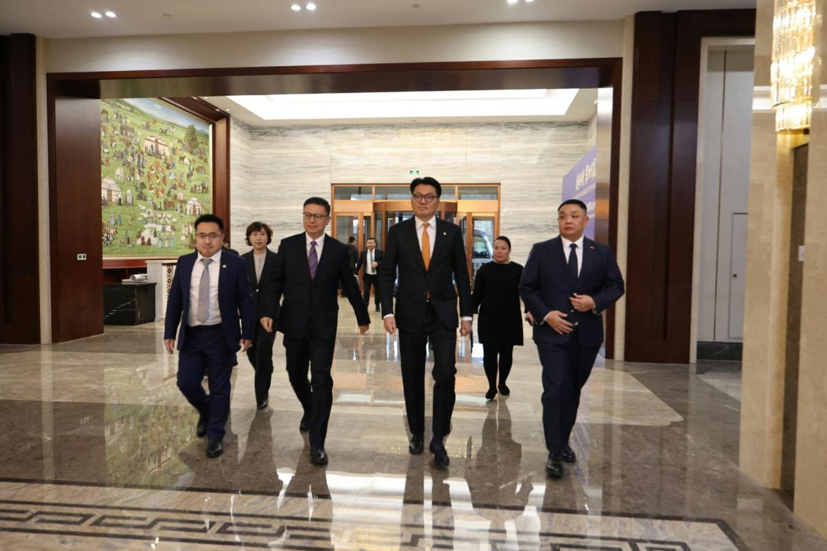 ХОТЫН ДАРГА Б.ПҮРЭВДАГВА ХӨХ ХОТОД АЛБАН АЙЛЧЛАЛ ХИЙЖ БАЙНА